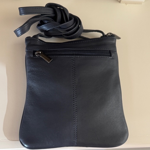Justified Women’s Navy Leather Crossbody Bag OS NWOT - Picture 7 of 16